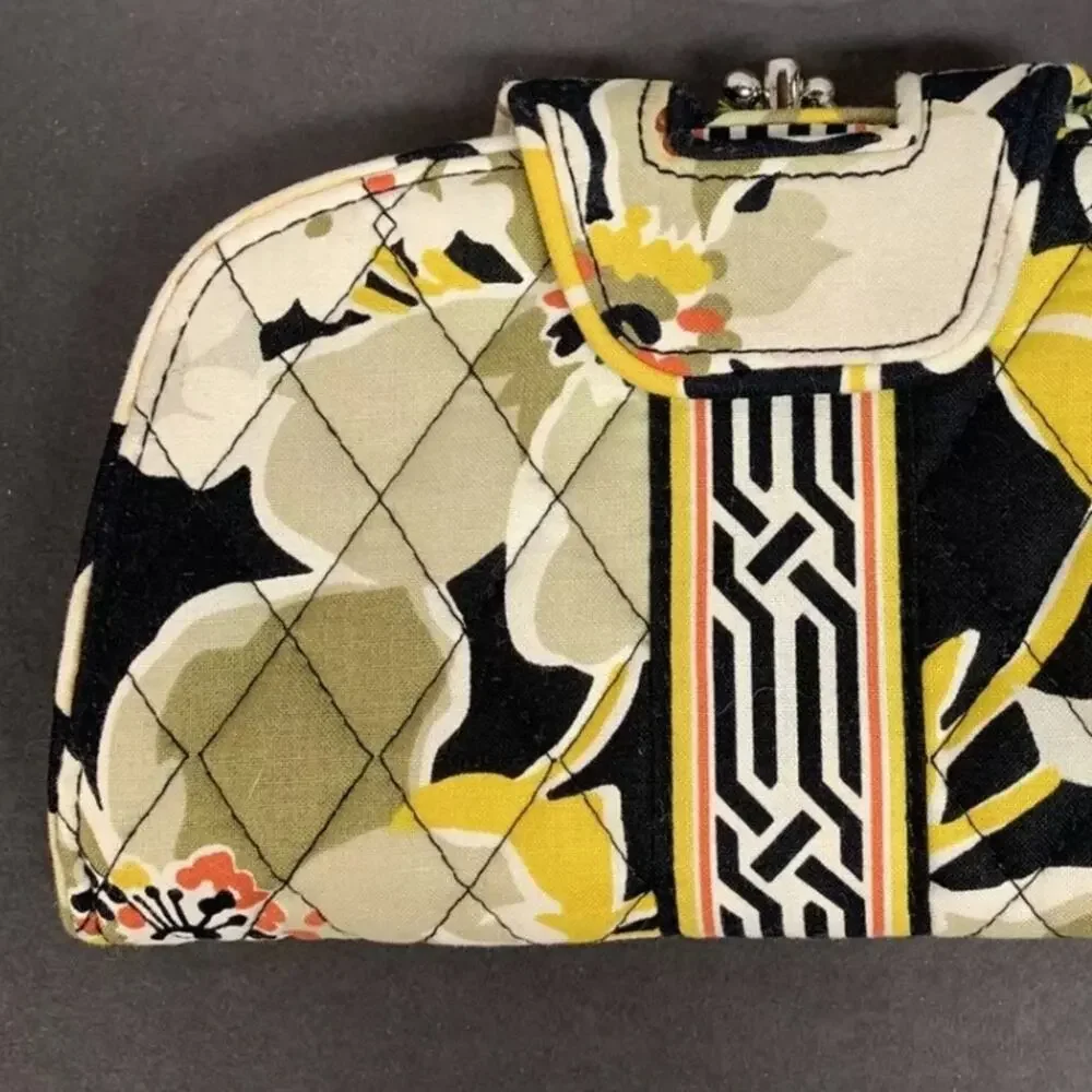 Vera Bradley kiss n snap Dogwood wallet - Picture 2 of 6